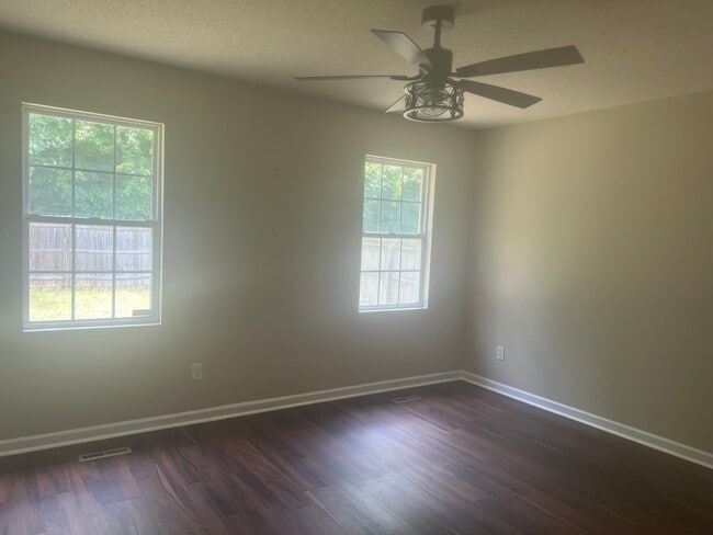Building Photo - 1625 Hill Ct