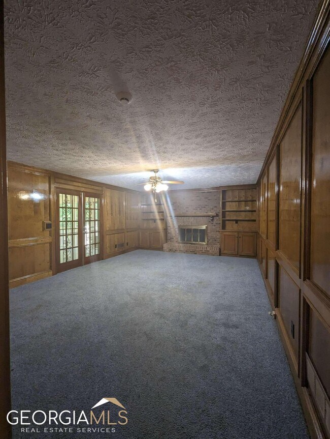 Foto del edificio - 1651 Howell Highlands Pl