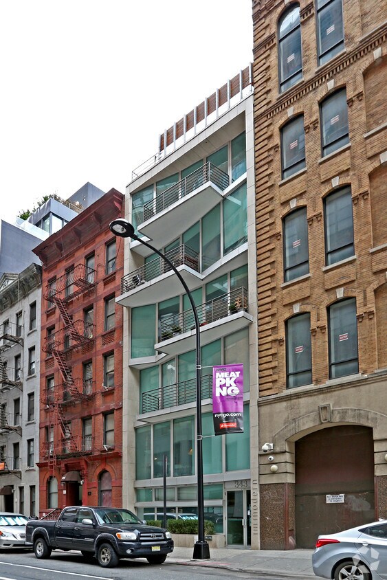 Building Photo - 343 W 16th St