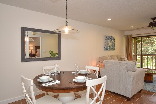 Foto del edificio - 360 Brackenwood Cir