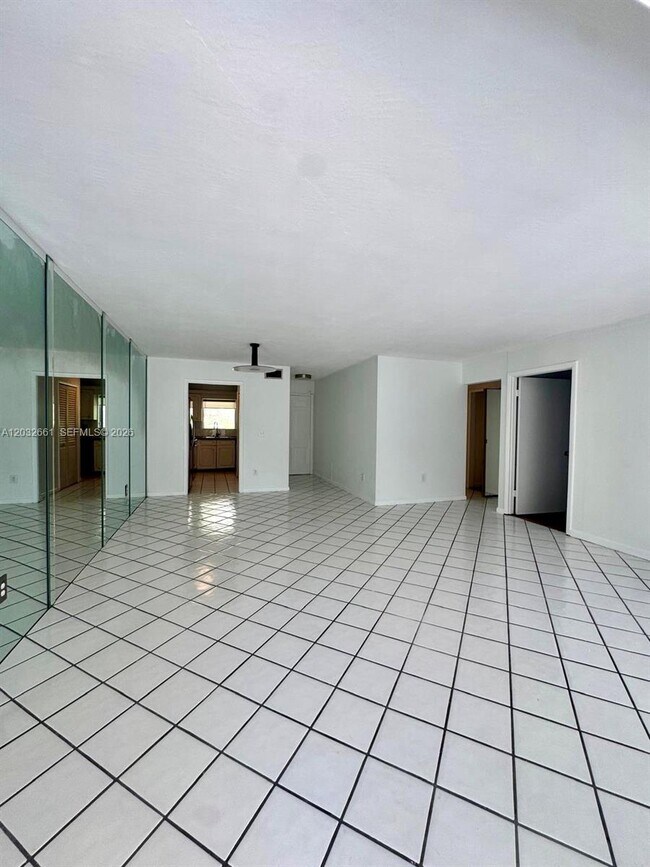 Foto del edificio - 2501 S Ocean Blvd