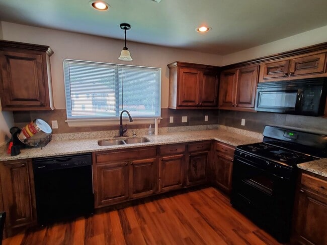 Building Photo - 37 W Thatcher St