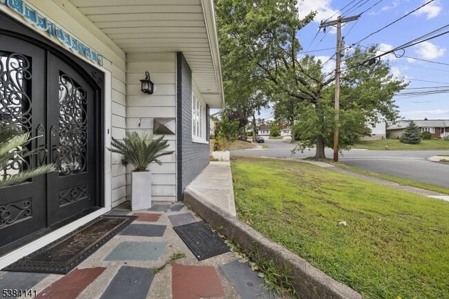 Building Photo - 231 Starmond Ave