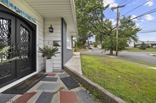 Foto del edificio - 231 Starmond Ave