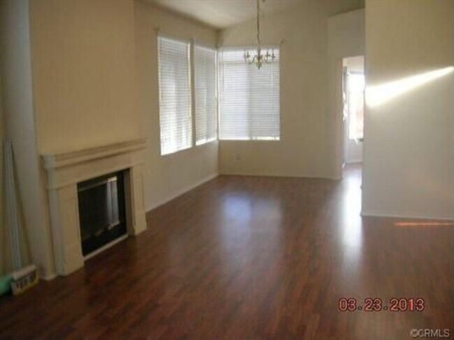 Foto del edificio - Charming Home with Pergo Floors...Just minutes from the lake!!