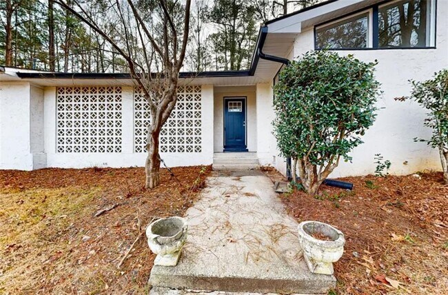 Building Photo - 5320 Orange Dr SW