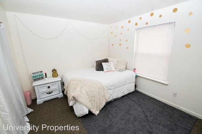 Foto del edificio - 7 br, 3 bath Room For Rent - 3618 Willow Run