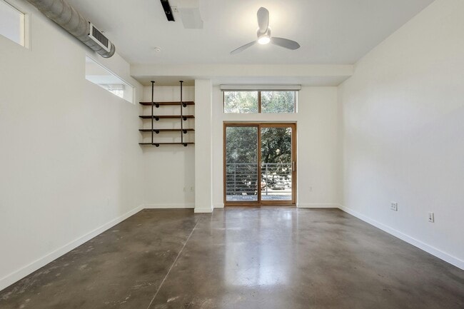 Building Photo - 2124 E 6th St