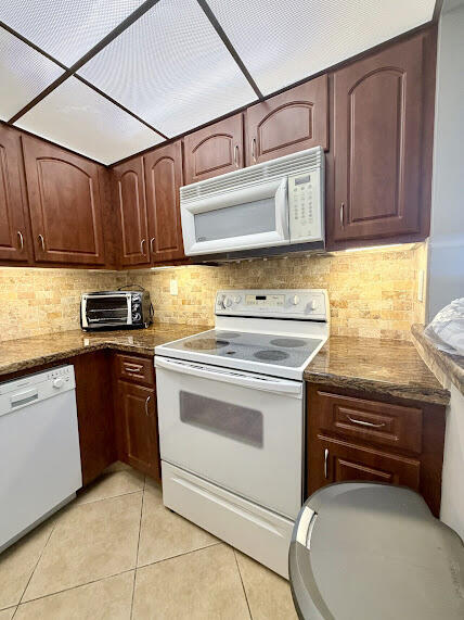 Building Photo - 3300 W Rolling Hills Cir