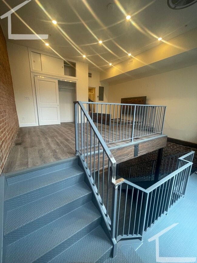Building Photo - Unique BU Apartment
