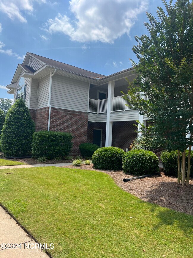 Foto del edificio - 2213 Locksley Woods Dr