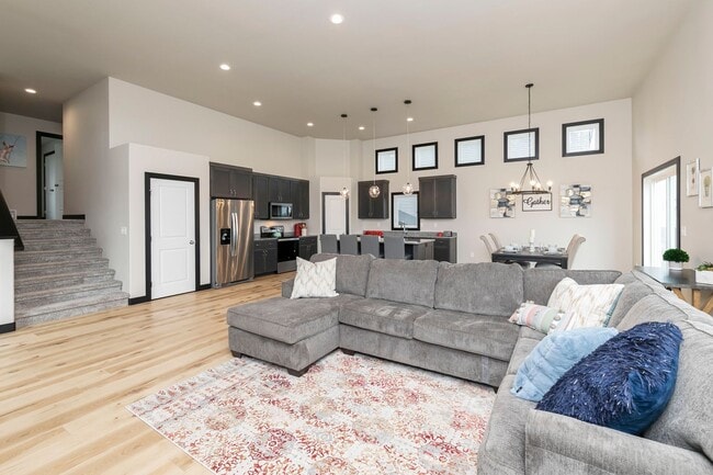 Foto del edificio - 4-bedroom, 3-bathroom Horace Single-Family Home w/ 3 Stall Garage