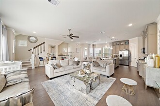 Building Photo - 2009 Royal Landing Dr