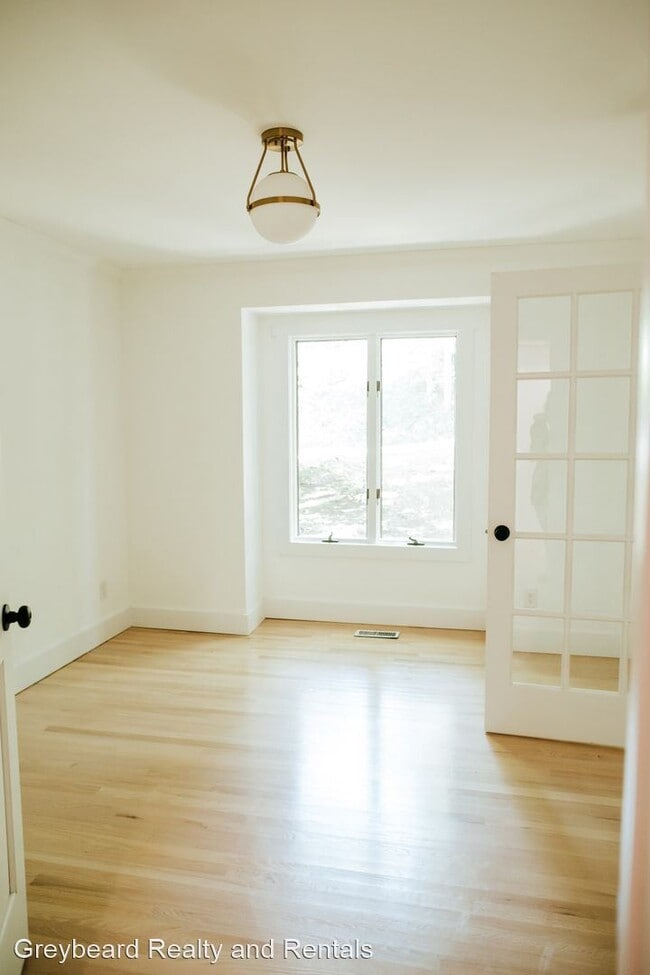 Building Photo - 4 br, 4.5 bath House - 9 Sunny Ridge Dr