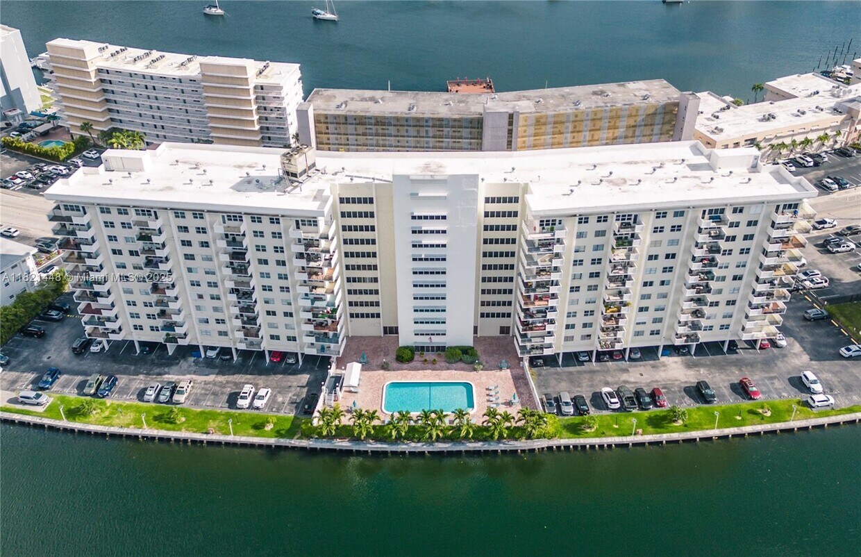 Foto principal - 401 Golden Isles Dr