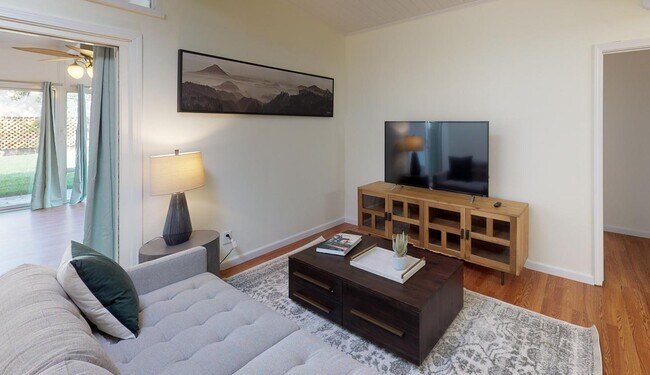 Foto del edificio - Room in 4 Bedroom Home at 921 Lakebird Dr
