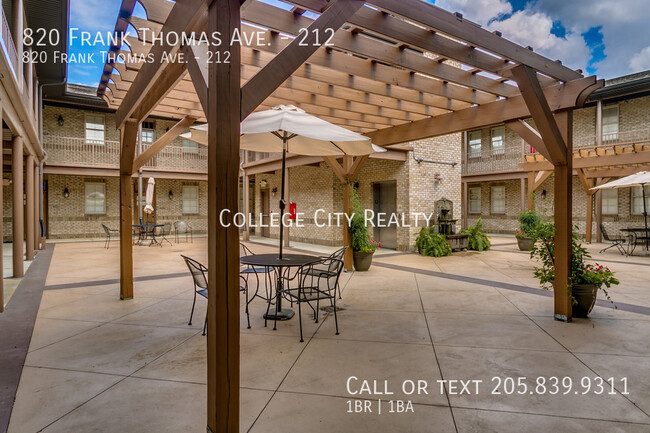 Foto del edificio - 820 Frank Thomas Ave.