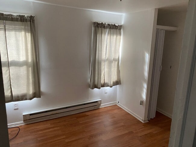 Foto del edificio - 130 Bartram Ave