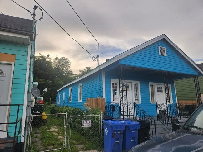1725 Mandeville St