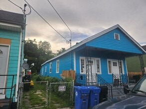 Building Photo - 1725 Mandeville St