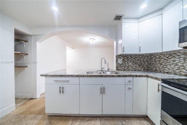 Foto del edificio - 10237 NW 9th St Cir