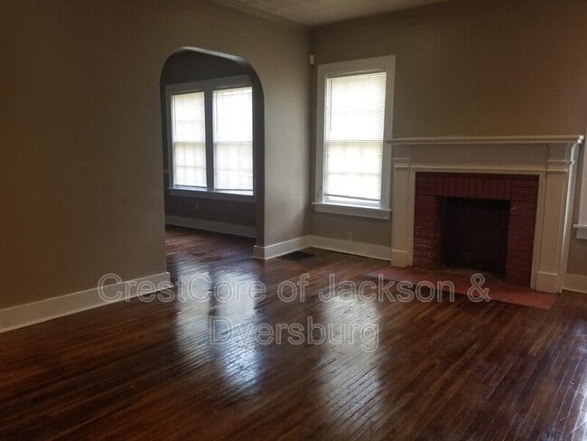 Building Photo - 319 W Forest Ave