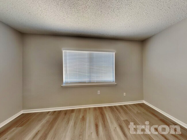 Foto del edificio - 16635 Saltgrass St