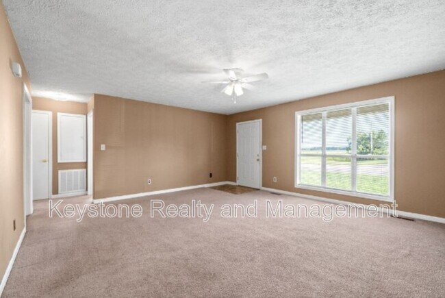 Building Photo - 306-907 Thompsonville Lane