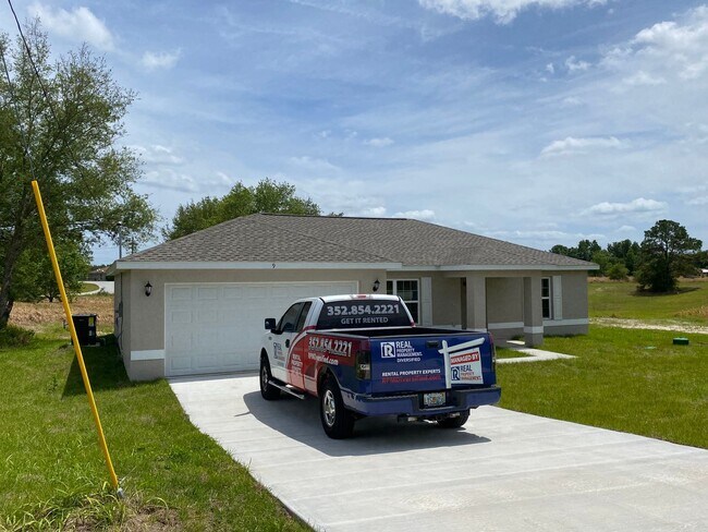 Building Photo - Silver Springs Shores - Welcome Home