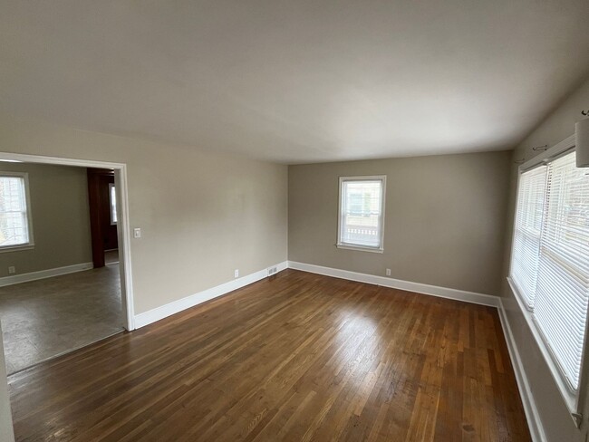Building Photo - Charming 3-Bedroom 2-Bath with Beautiful Hardwood Floors