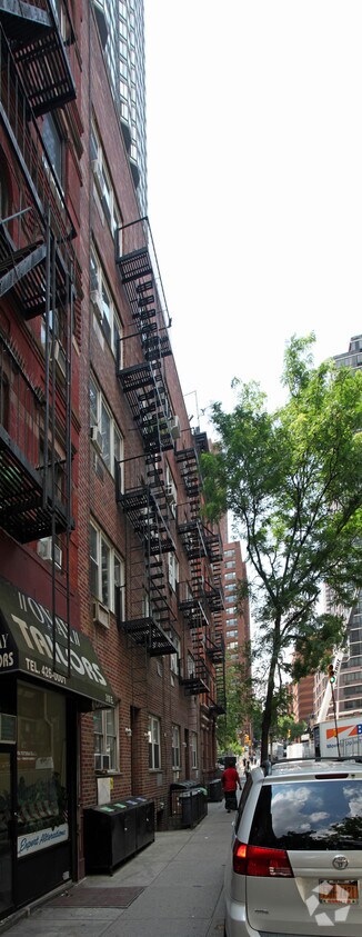 Building Photo - 306-308 E 93rd St