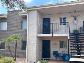 Building Photo - 16852 E La Montana Dr
