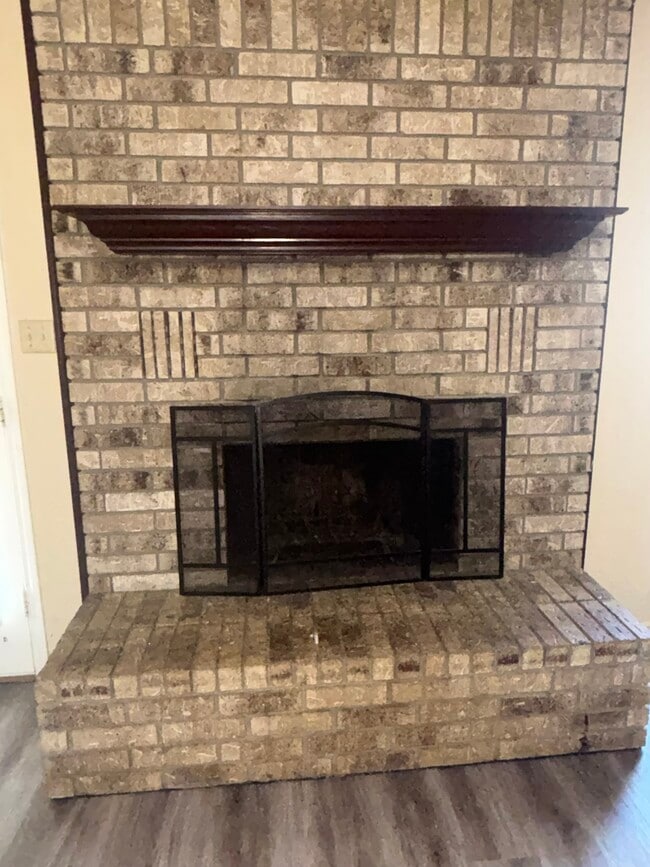 Building Photo - 109 E Blancas Dr