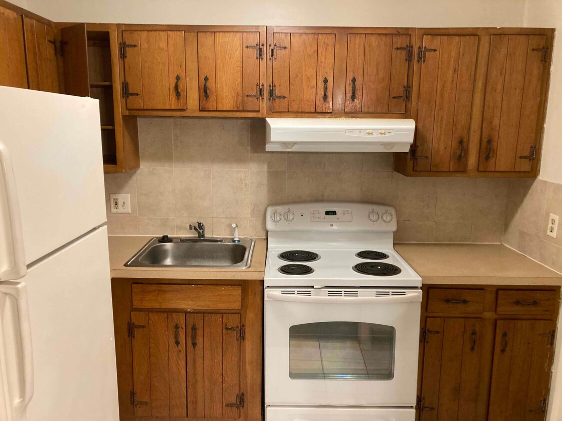 Kitchen - 170 Canton St