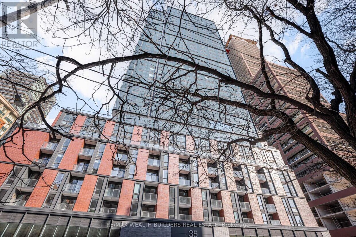 Building Photo - 35 Parliament St