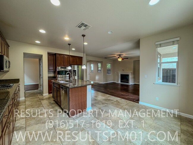 Building Photo - Beautiful 4 Bedroom 3 Bath home