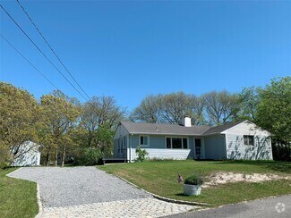 Building Photo - 425 Lake Dr