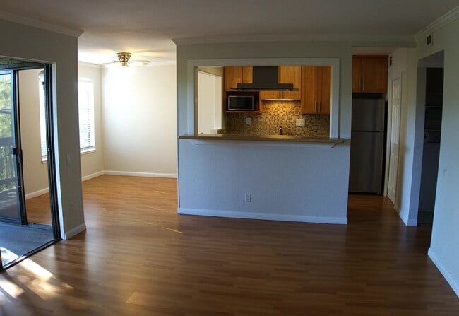 Building Photo - "Welcome to Your New Home: Spacious 2-Bed, 2-Bath Apartment in San Carlos!"