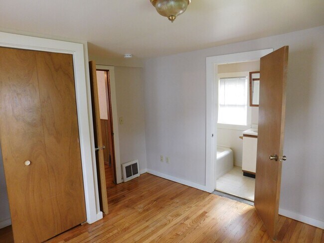 Foto del edificio - 1913 Heath Ave