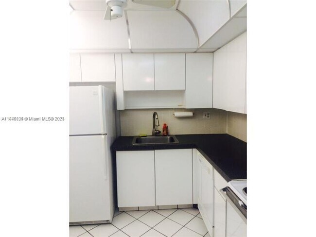 Foto del edificio - 500 Three Islands Boulevard