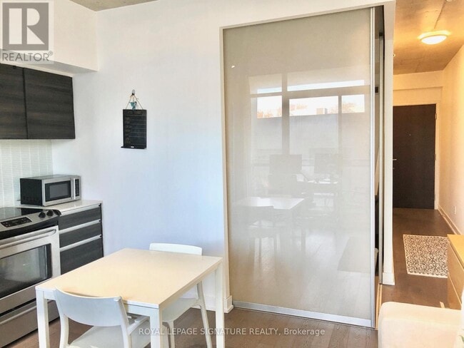 Building Photo - 1190 Dundas St E