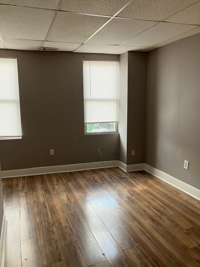 Building Photo - 2 Bedroom Townhouse for Rent