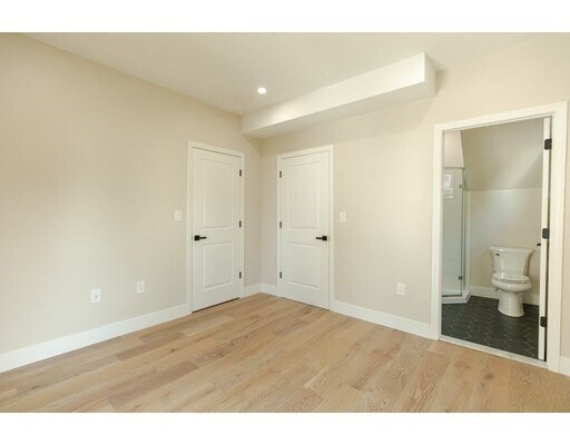 Building Photo - 134 Holton St