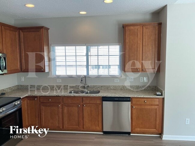 Building Photo - 3047 Canterbury Park Dr