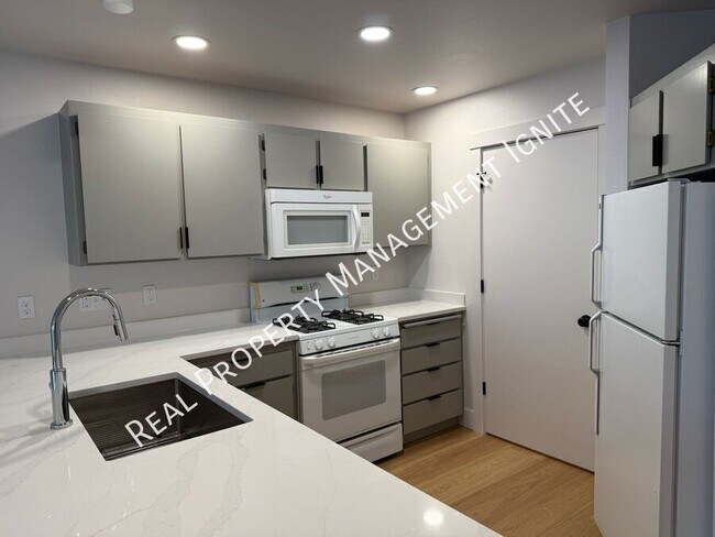 Foto del edificio - 1972 NE Sams Loop