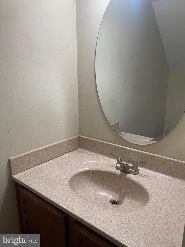 Foto del edificio - 3816 Light Arms Pl