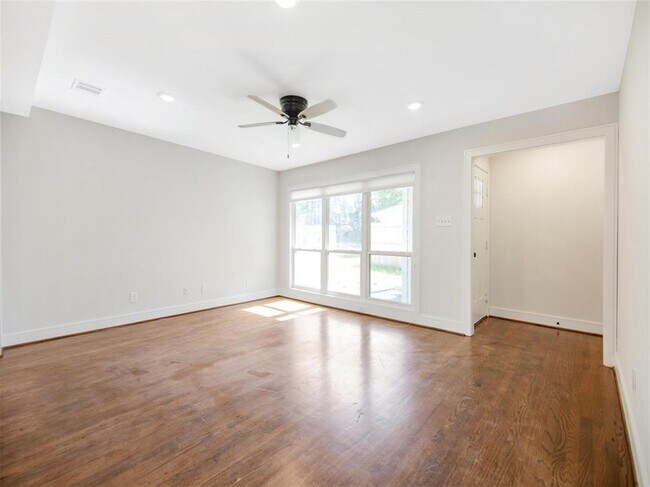Building Photo - 4713 De Milo Dr