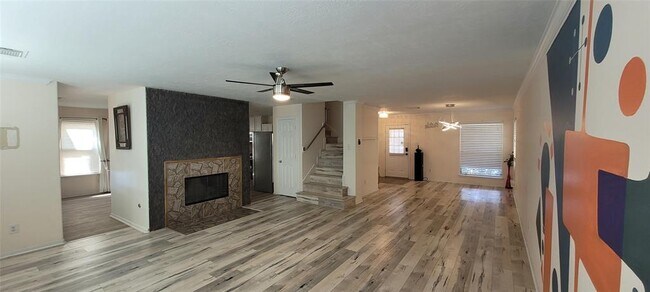 Foto del edificio - 2430 Glenholly Park Dr