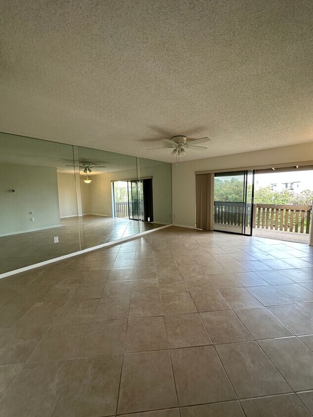 11505 7th Way N Unit 2302, Saint Petersburg, FL 33716 Condo for Rent