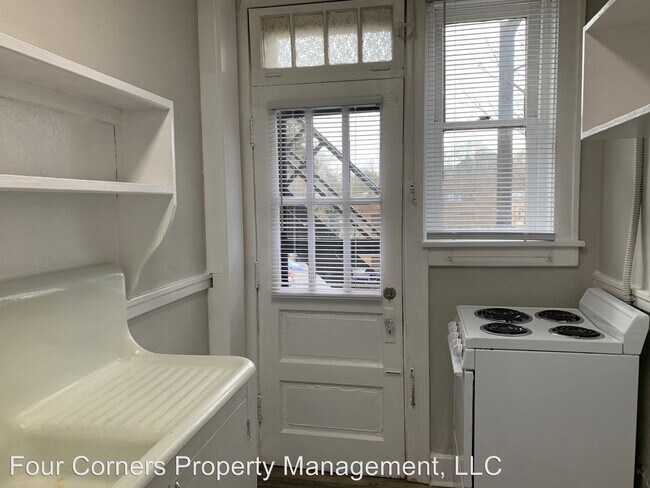 Building Photo - 828 N Elm St